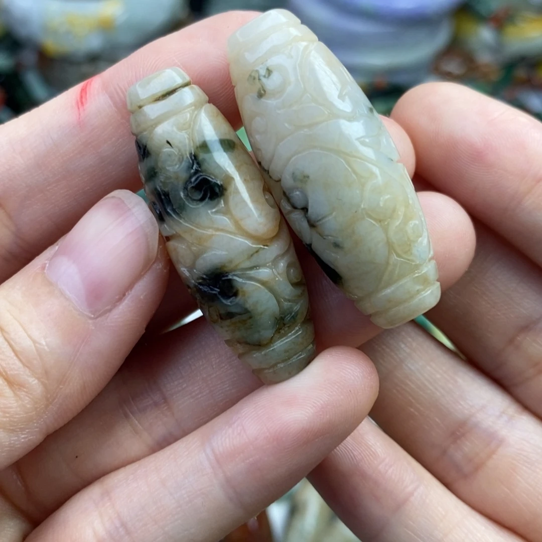 翡翠未镶嵌颈饰春*