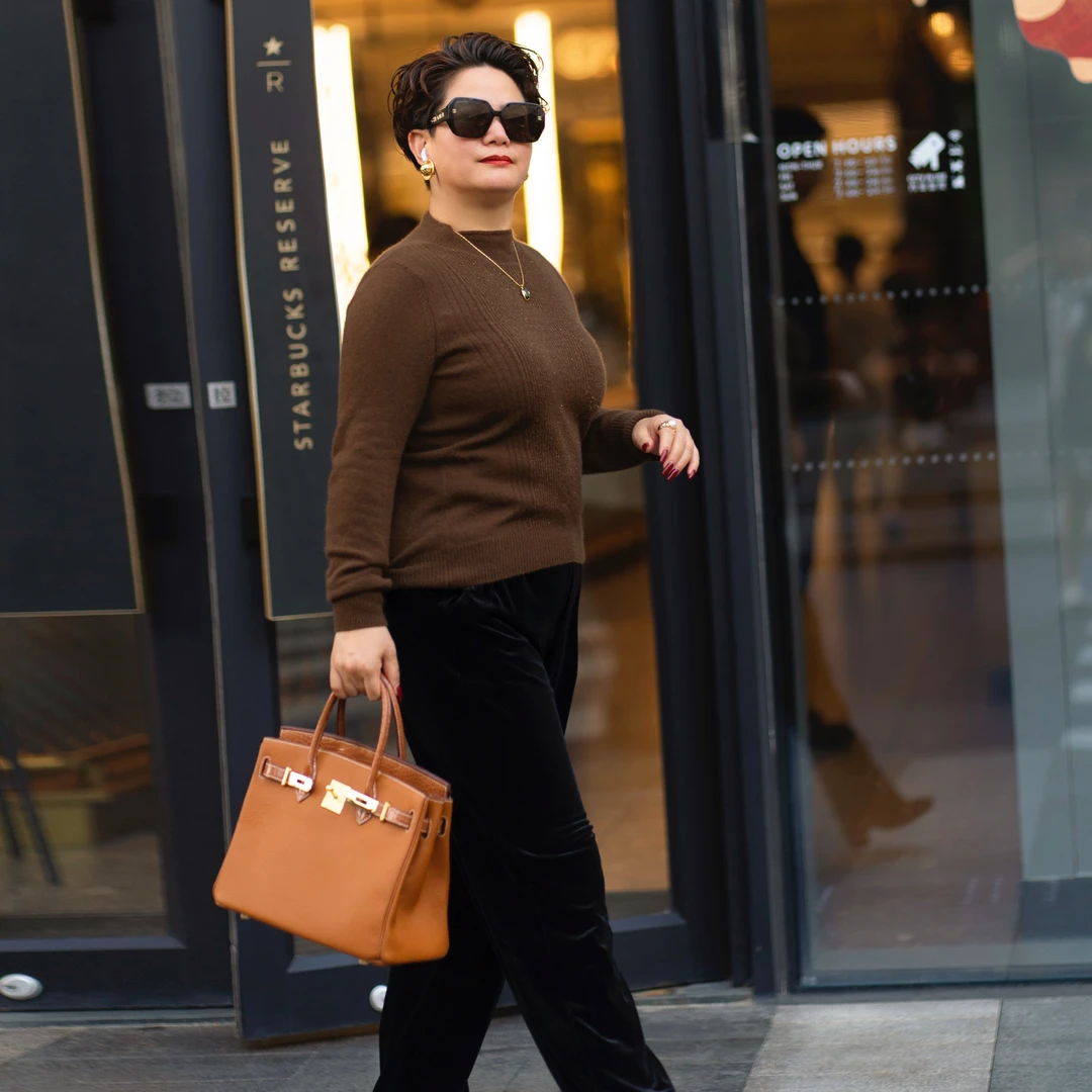 向红同学2024秋冬女装经典保暖高品山羊绒半高领针织衫女SY025