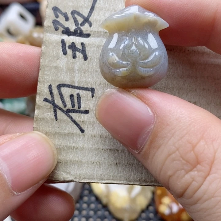 硅化珊瑚（珊瑚玉）颈饰未镶嵌悠*