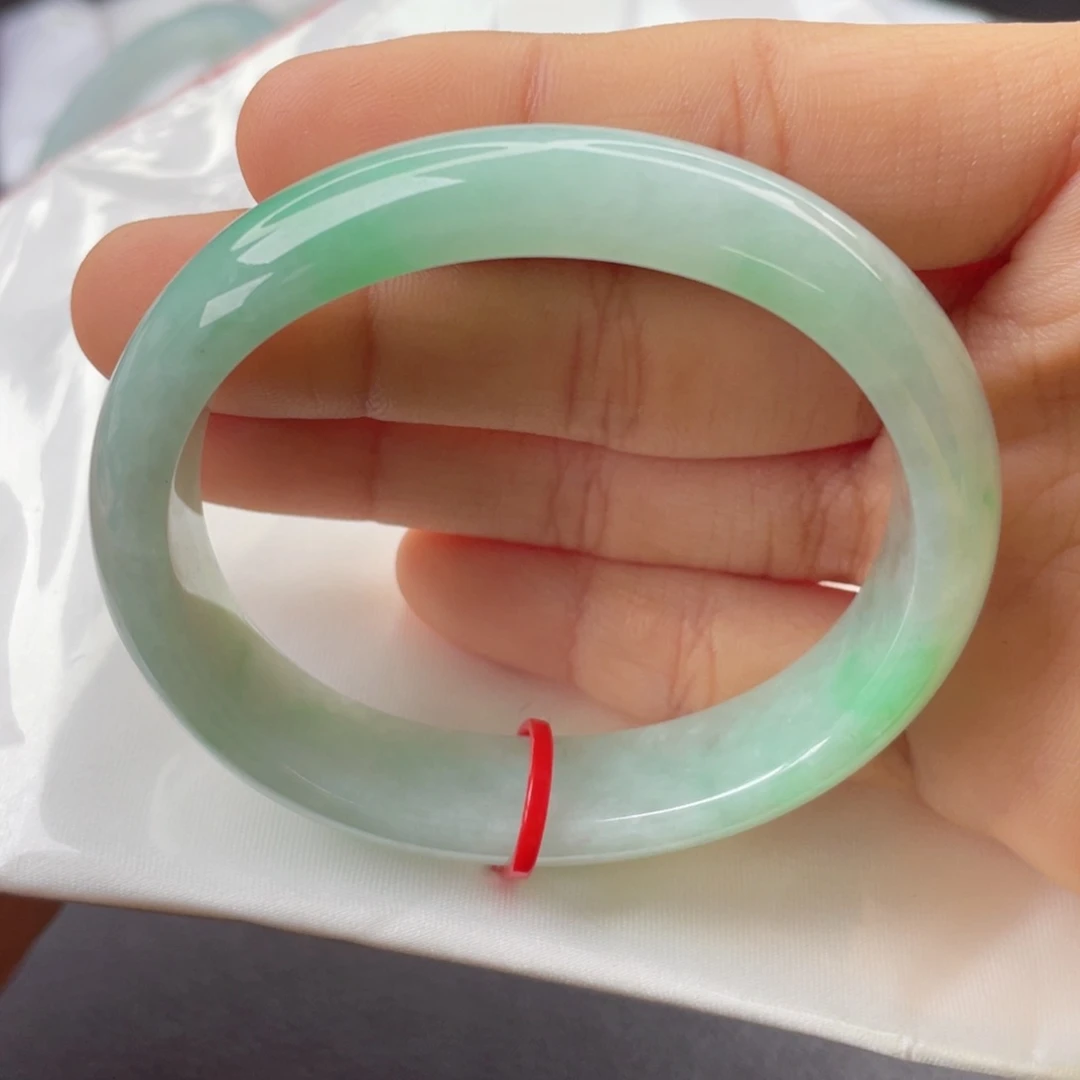 翡翠手镯（贵妃镯）未镶嵌