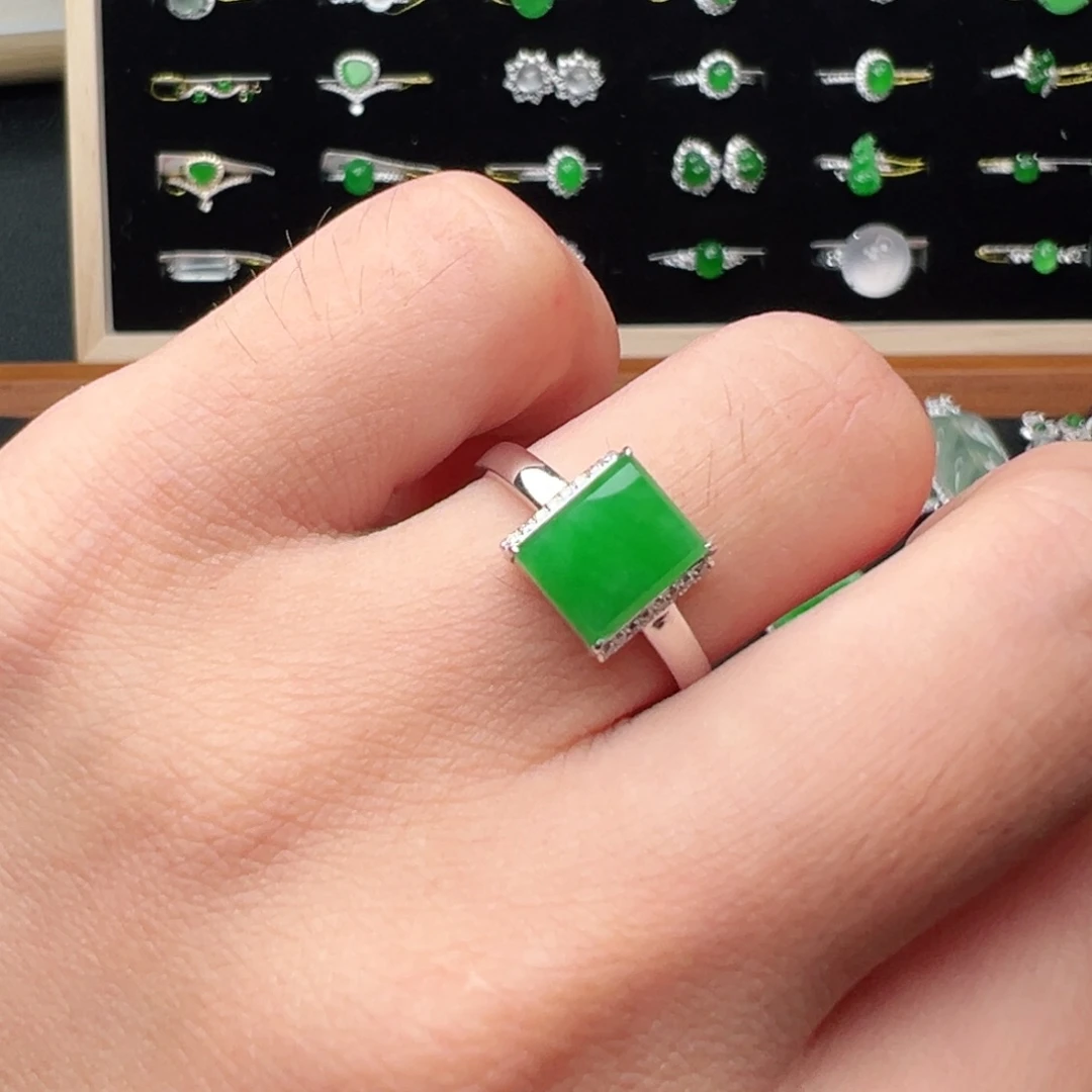 翡翠戒指18K金镶嵌马鞍8.3