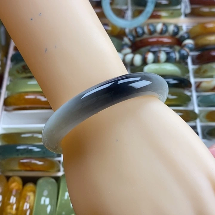 蛇纹石玉未镶嵌手镯60