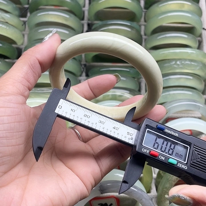 蛇纹石玉未镶嵌手镯323