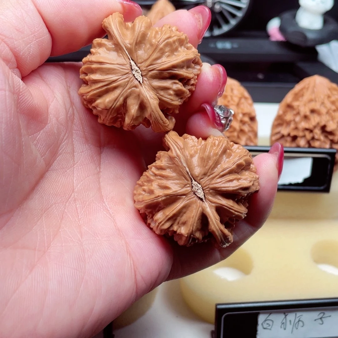 【闪购商品】吊坠桃核有**人白狮41