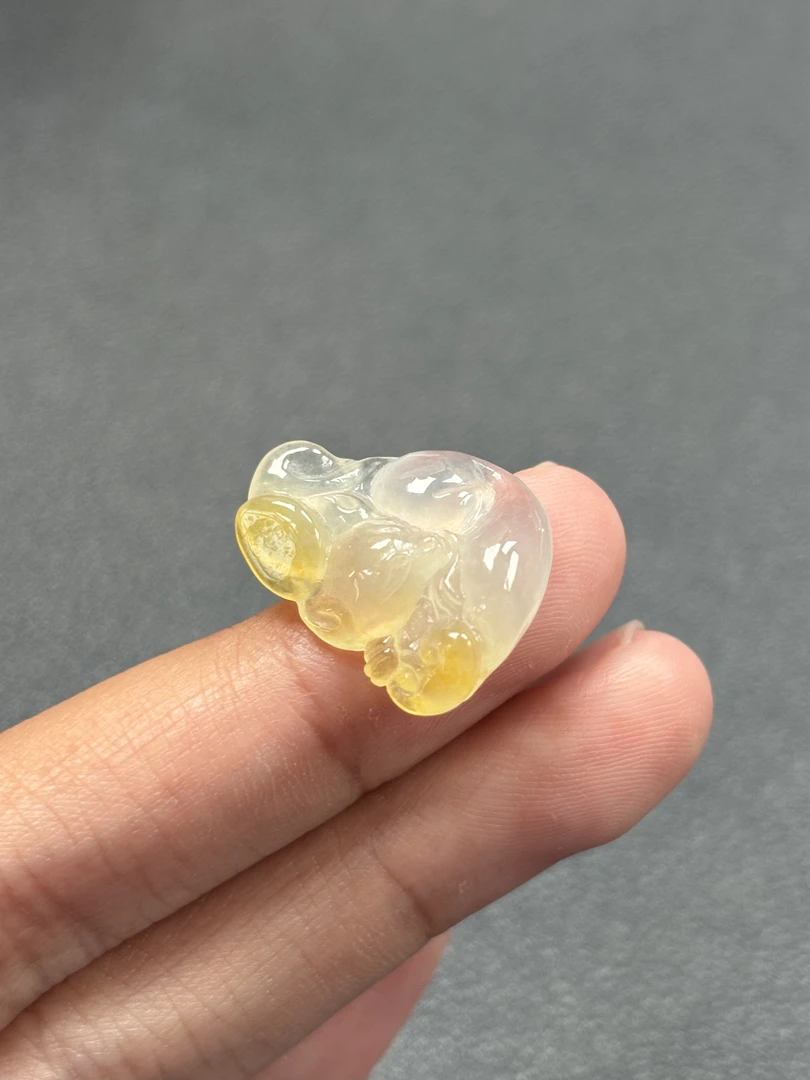天然A货翡翠冰种九尾狐