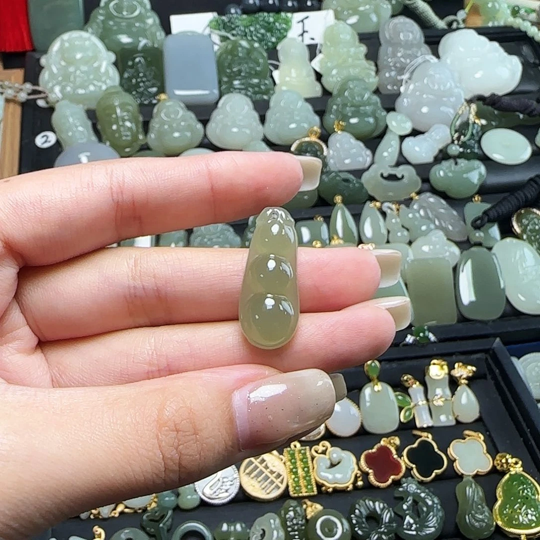 颈饰未镶嵌和田玉