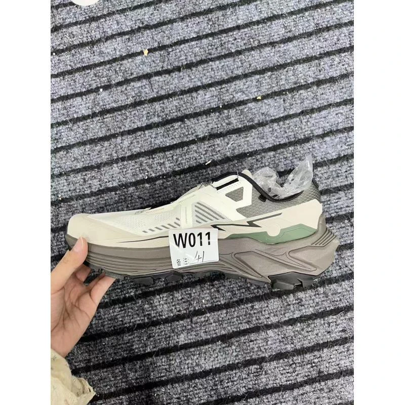 男女户外休闲鞋w011