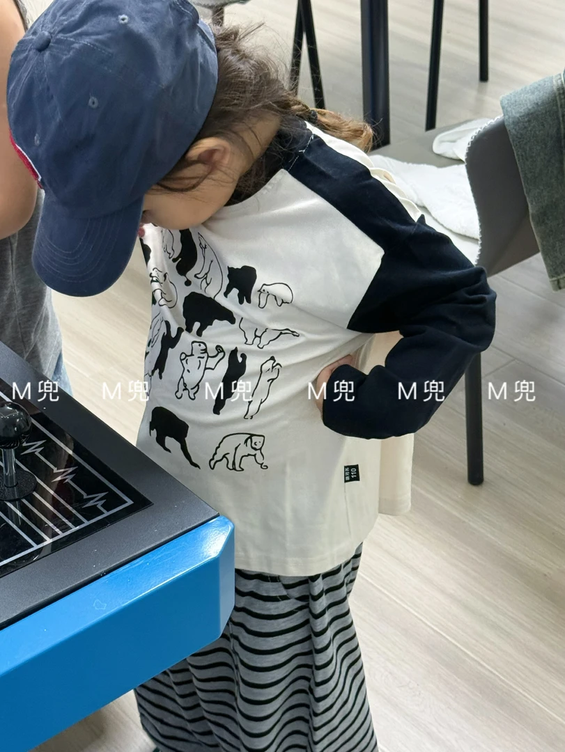 MD25年新款黑白拼色小熊卡通印花插肩袖纯棉男女同款儿童上衣t