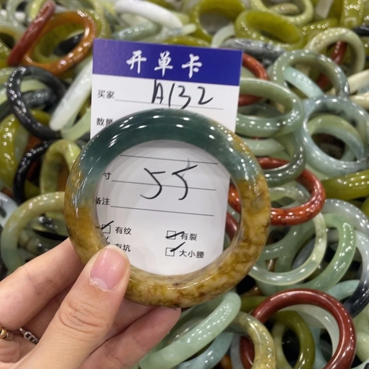蛇纹石玉未镶嵌手镯
