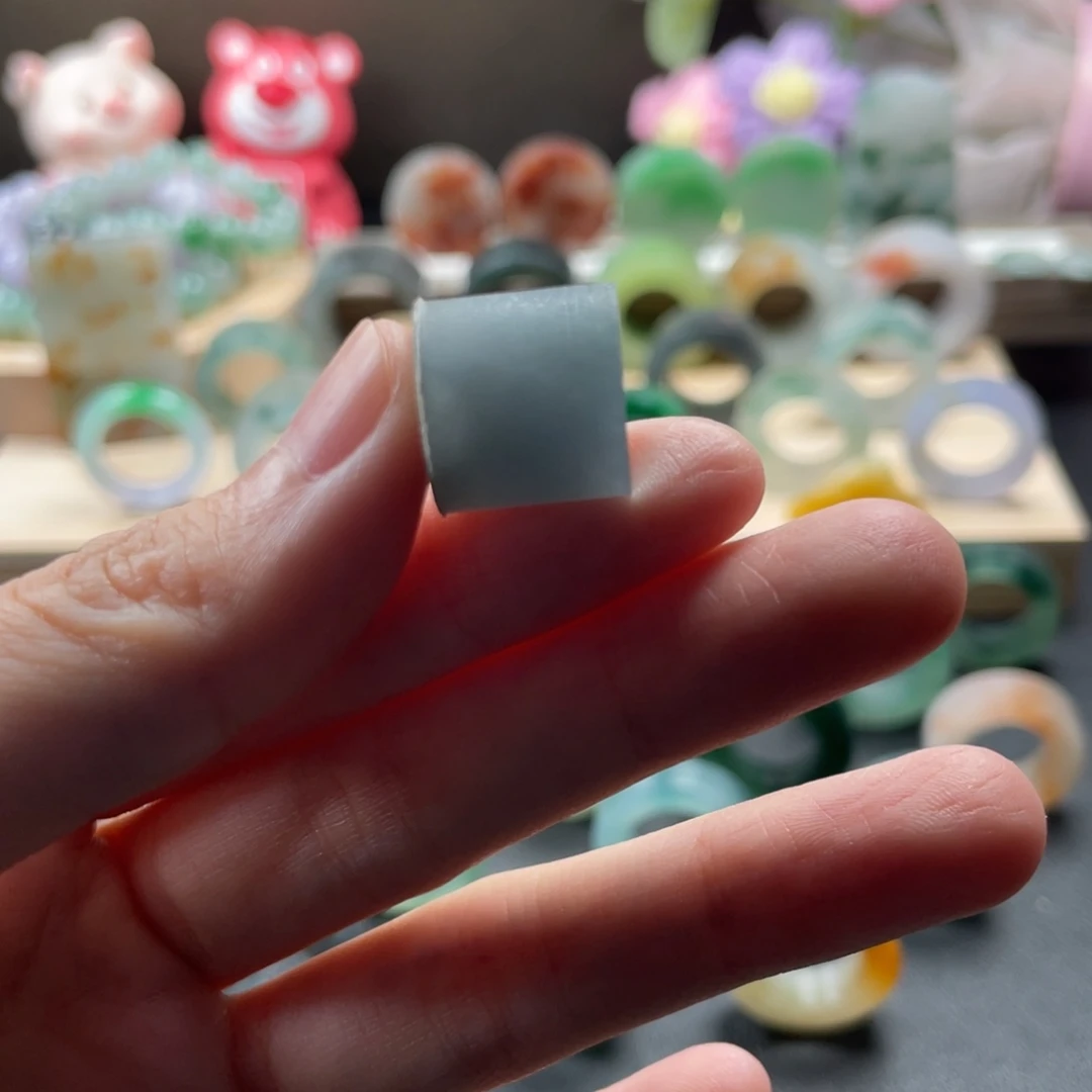 灵***荣定制翡翠未镶嵌翡翠