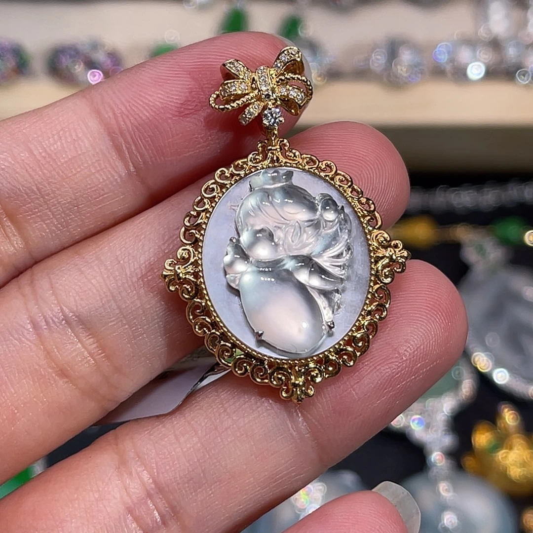 翡翠18K金镶嵌颈饰玻璃种天使