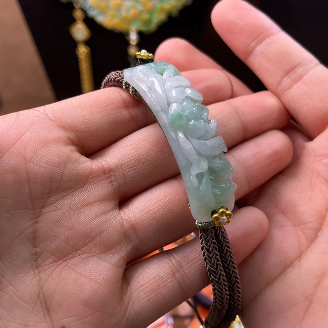 翡翠颈饰未镶嵌带编织