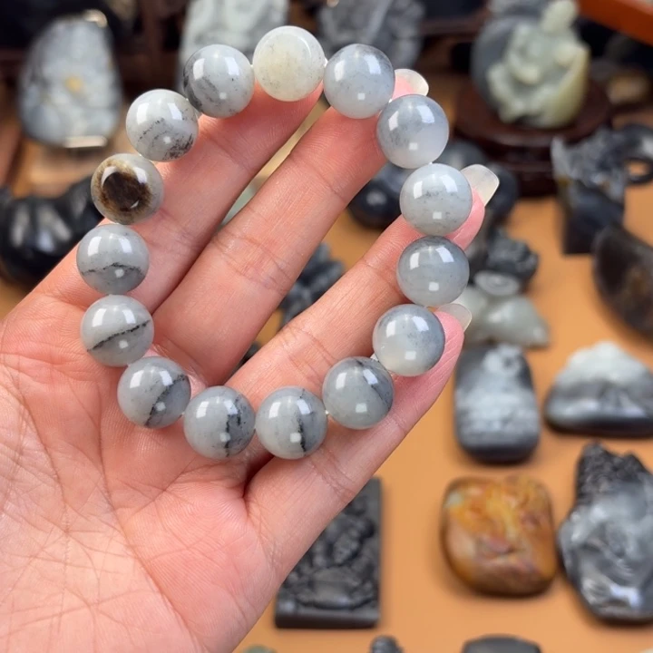 匆***客和田玉未镶嵌颈饰