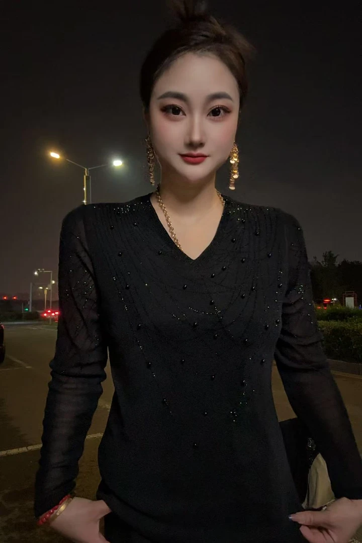 时尚显瘦早秋串珠满钻针织衫网红百搭