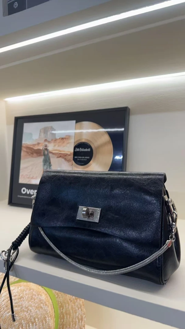 50600 黑色2025新款时尚轻奢单肩双肩包