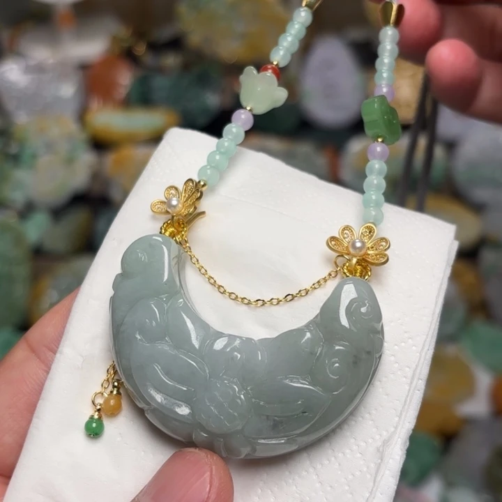 翡翠颈饰未镶嵌吊坠