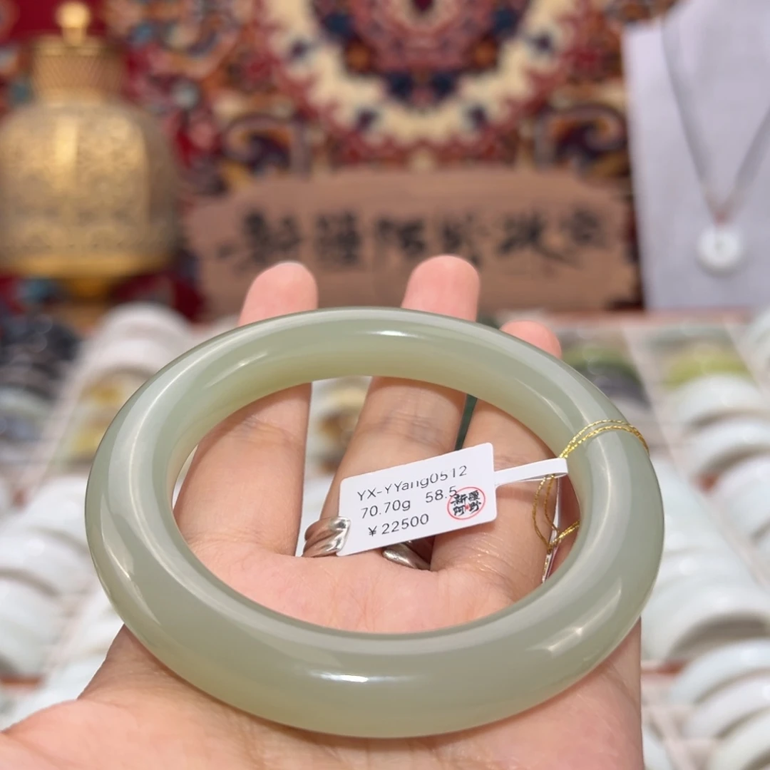 和田玉未镶嵌手镯