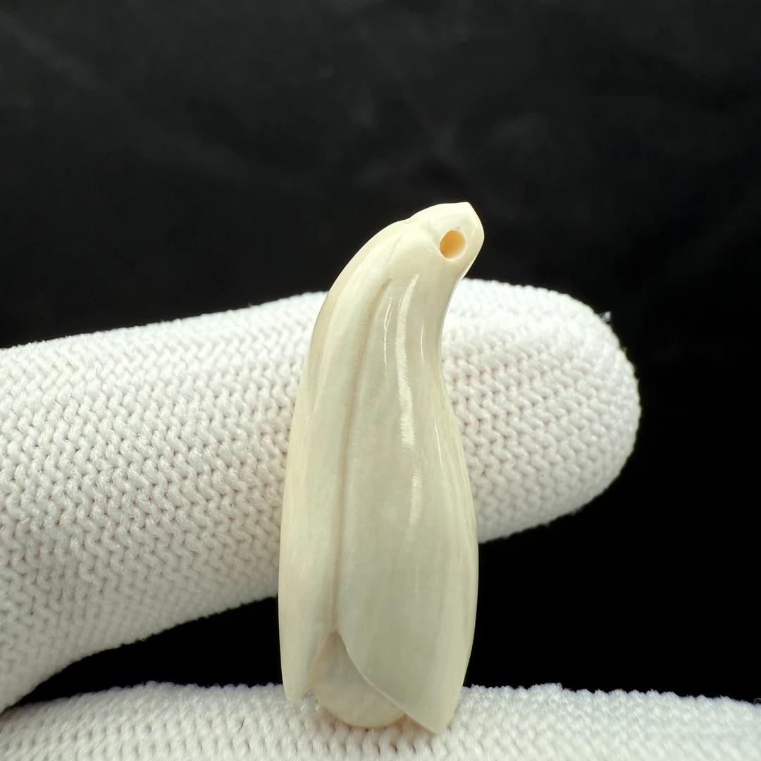 K3242天然猛犸 雕刻玉兰花10.2*26.7mm一物一图 假一罚十