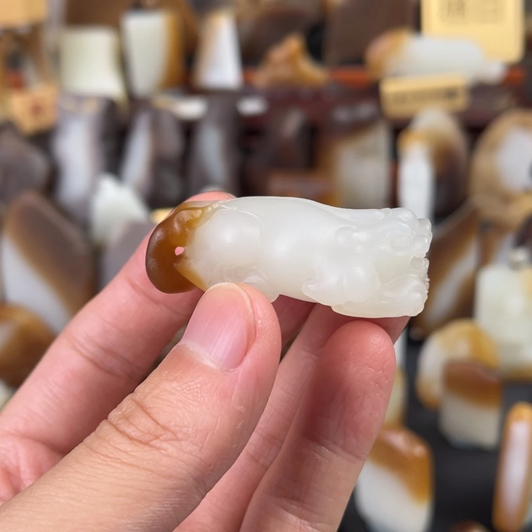 和田玉（糖玉）未镶嵌颈饰