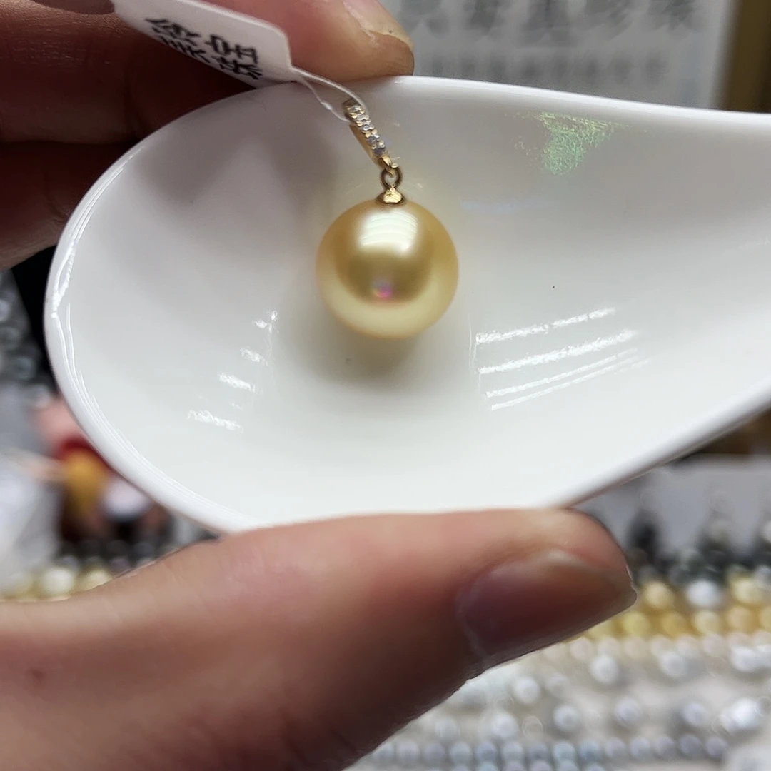 颈饰18K金镶嵌海水珍珠