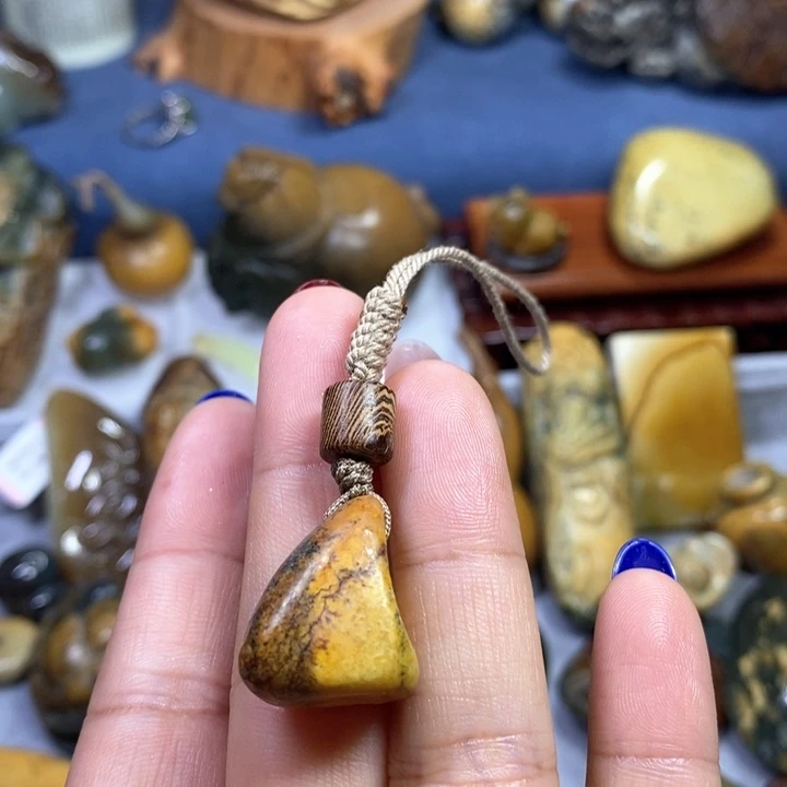 岫岩河磨玉（透闪石质玉）手机坠未镶嵌