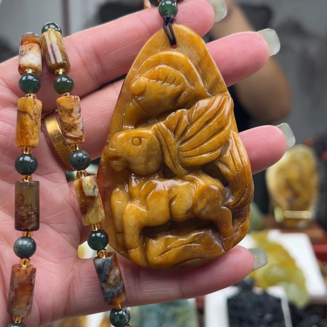 蛇纹石玉合金颈饰挂件