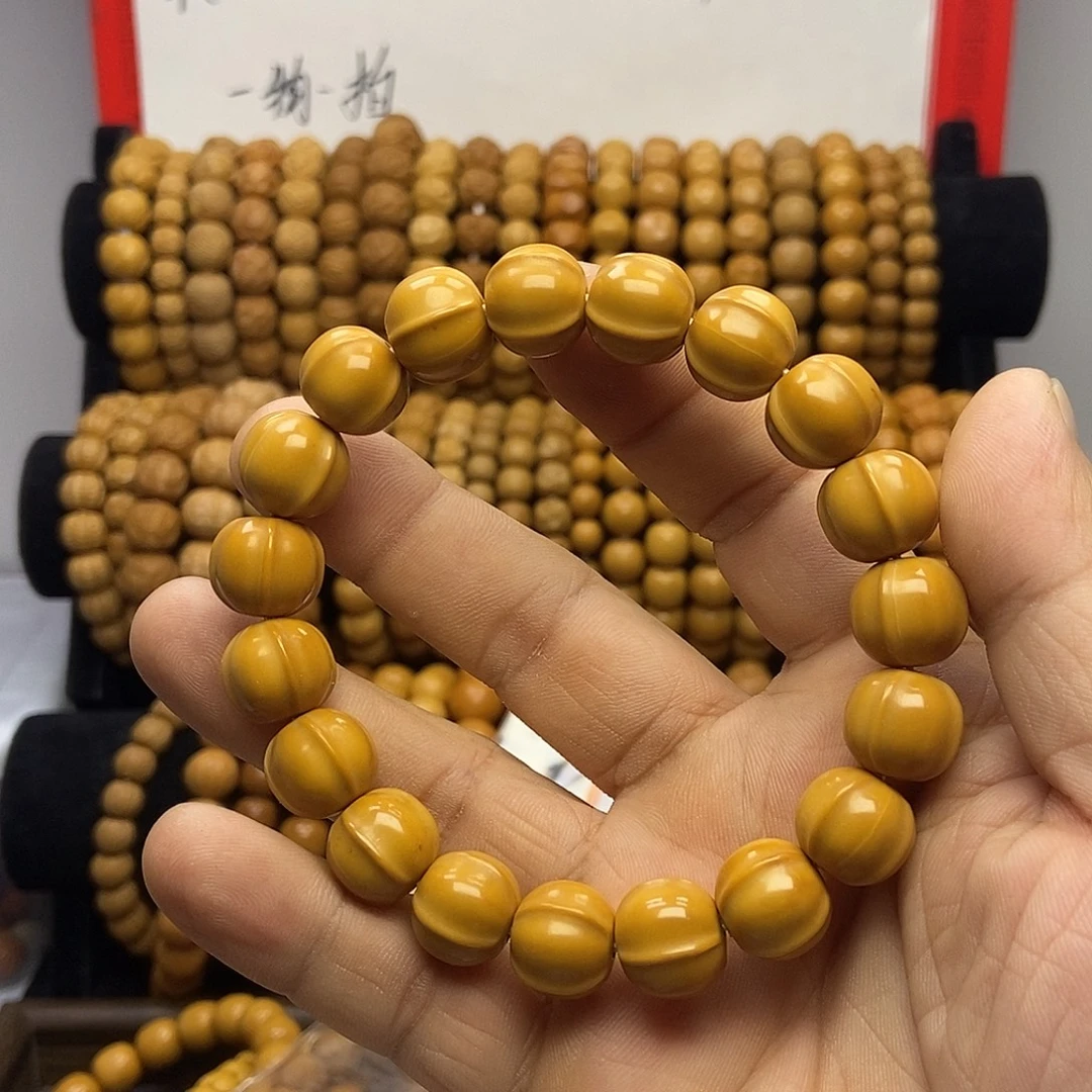 执****手串猴头核桃猴头手串，鲨鱼背一条