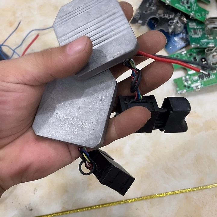 扳手控制板两个还有开关