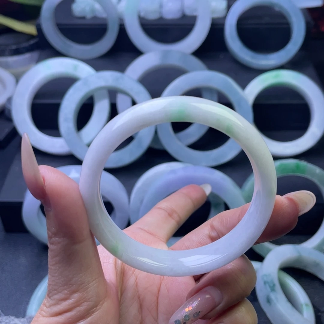 未镶嵌手镯翡翠多样性