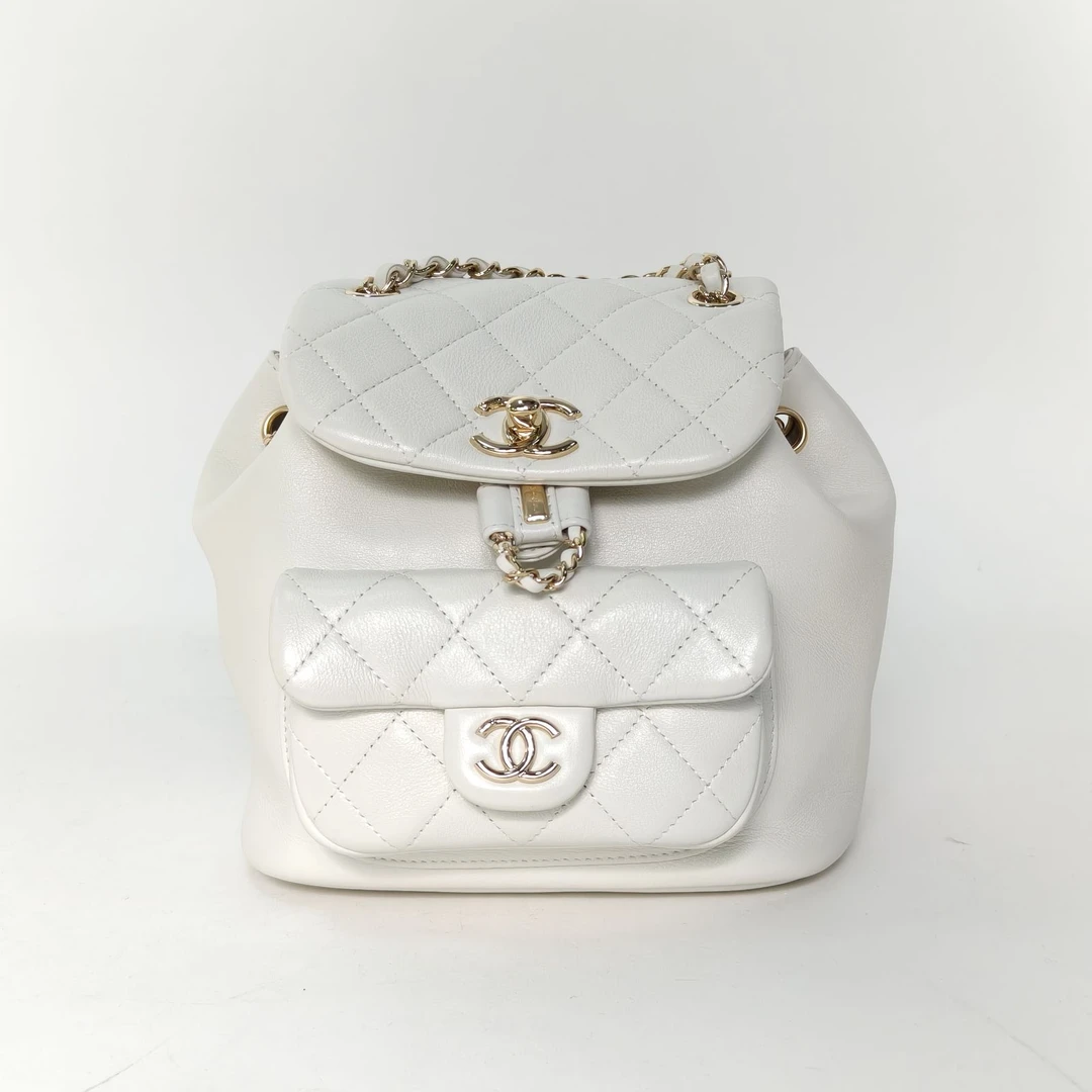 95新 Chanel/香奈儿 【黑黑】Duma 抽绳口盖双肩包 单口袋 白色