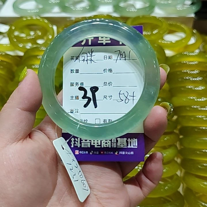 向***米蛇纹石玉未镶嵌手镯