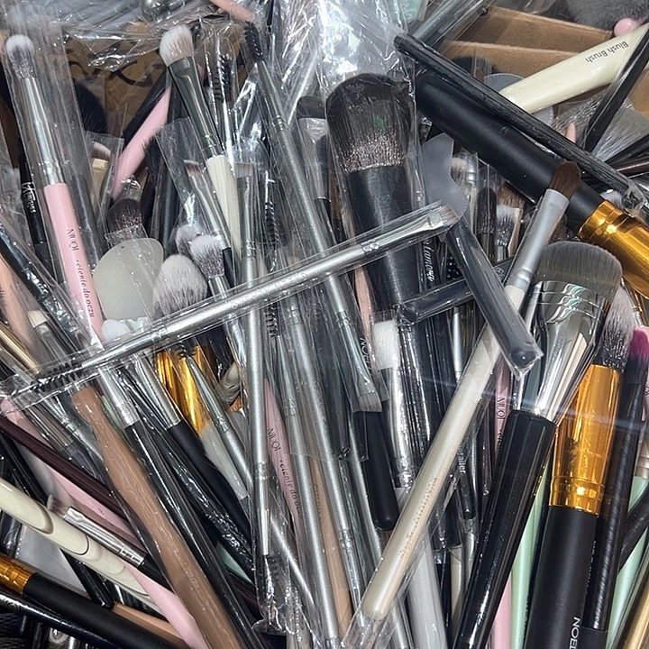 Q***༢刷子 微瑕 不退不换