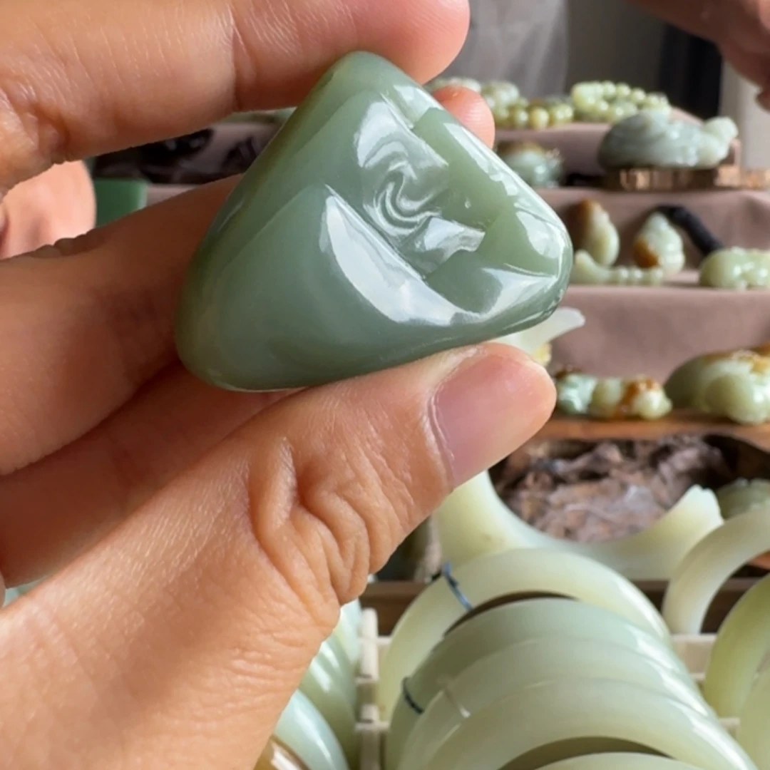 一***4颈饰未镶嵌和田玉（糖玉）