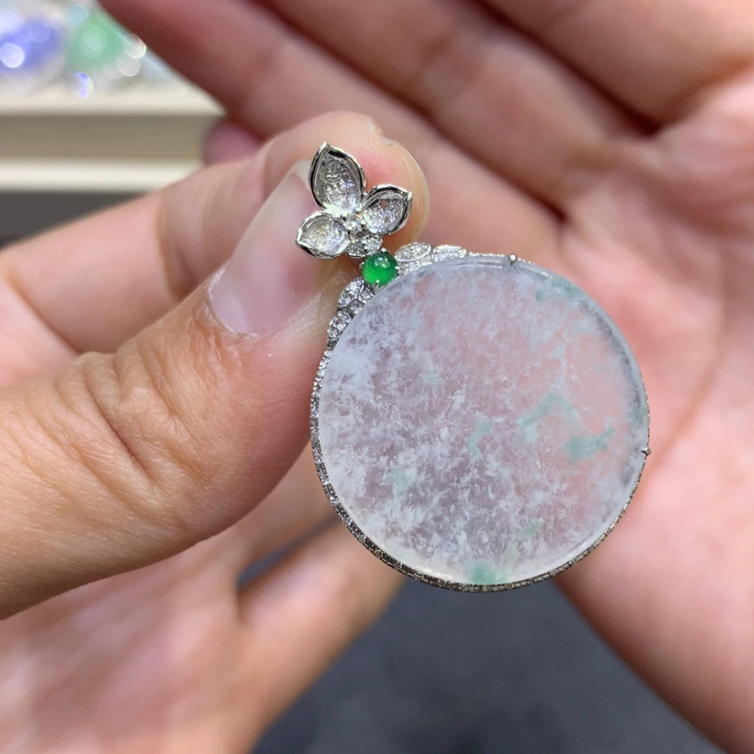 翡翠颈饰18K金镶嵌翡翠