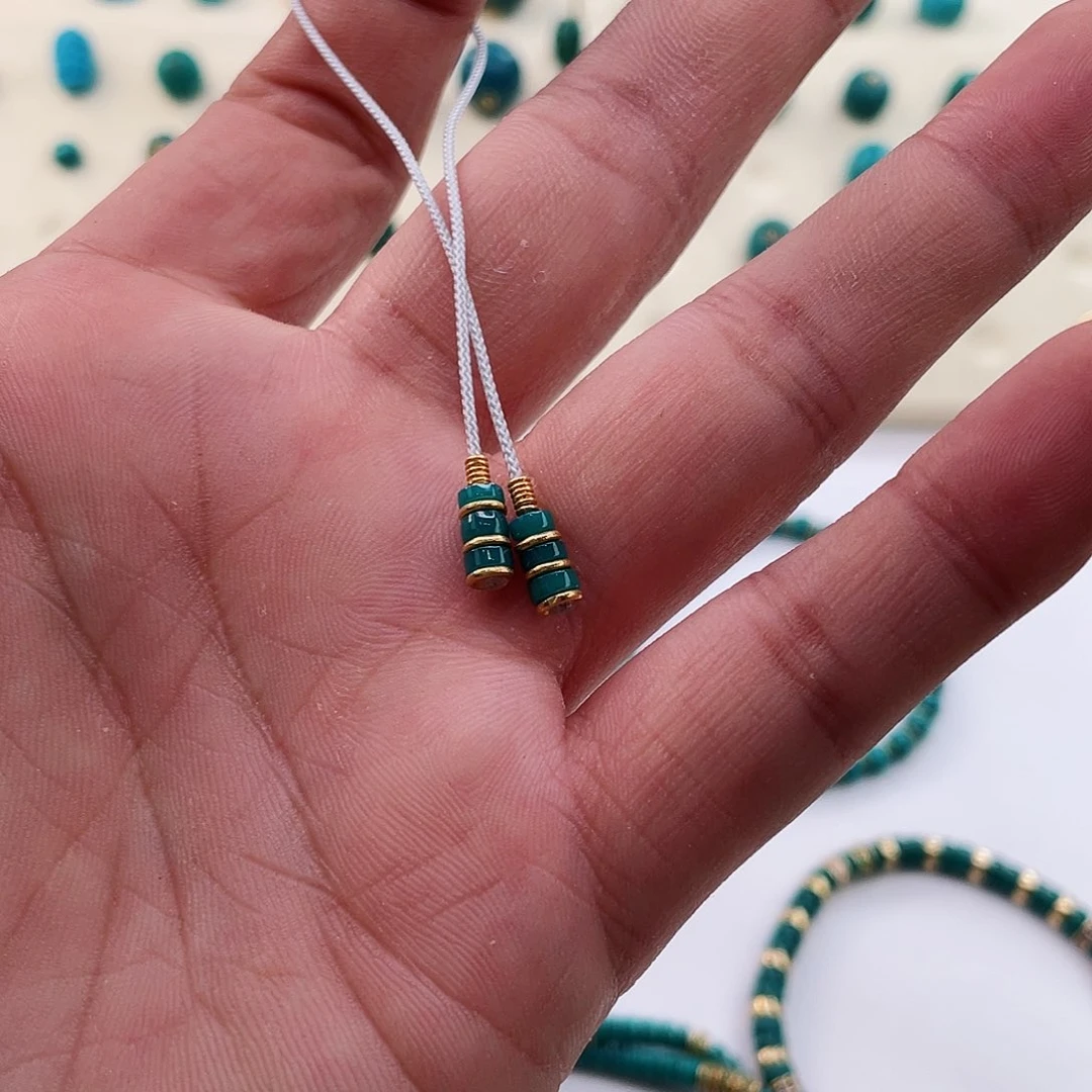 绿松石颈饰未镶嵌