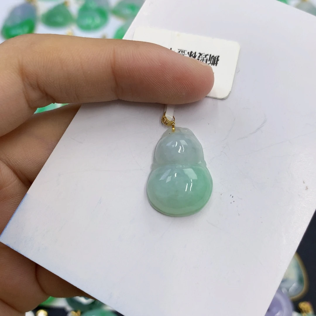 翡翠18K金镶嵌颈饰翡翠