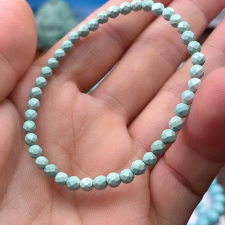 绿松石颈饰未镶嵌