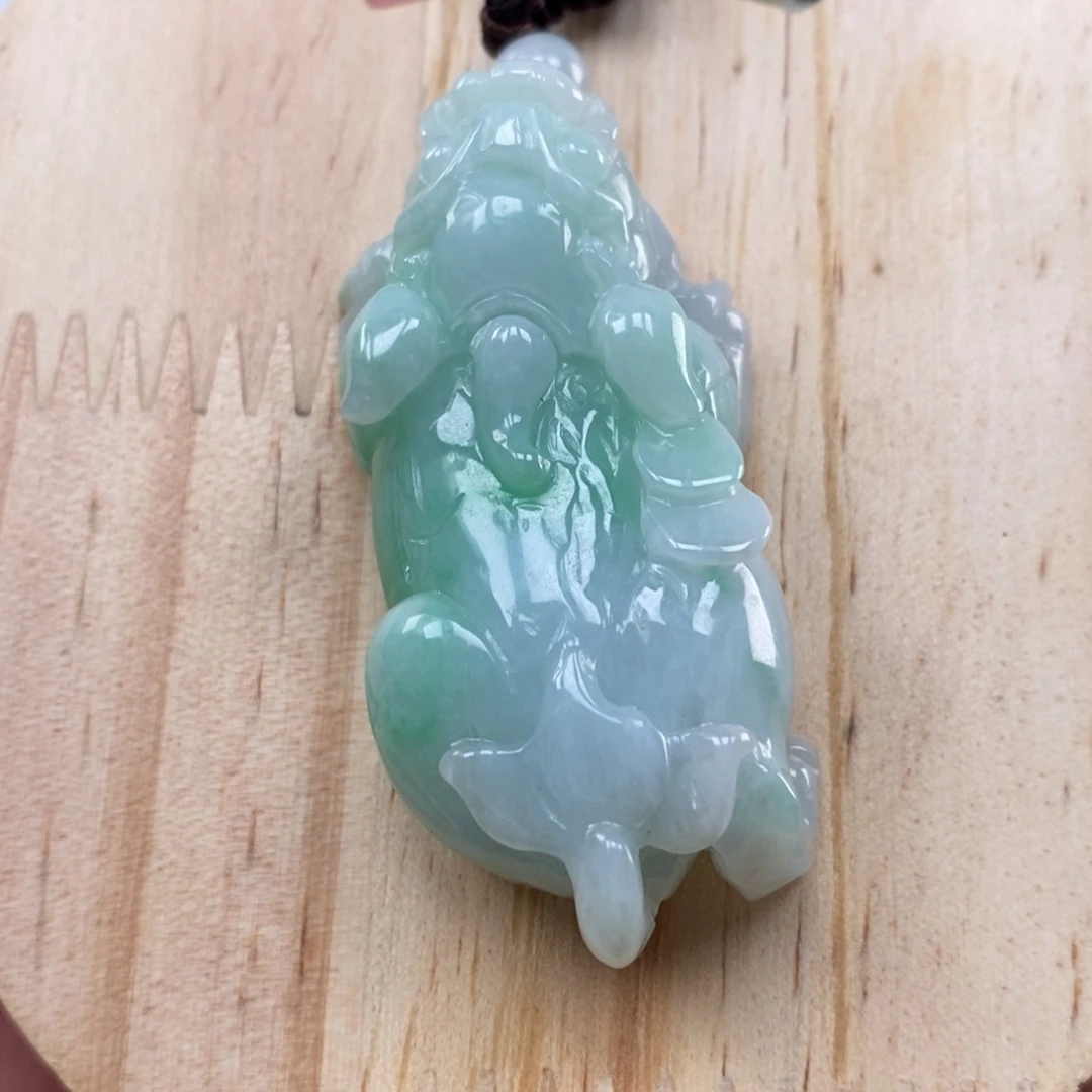 翡翠未镶嵌颈饰多人如意貔貅吊坠