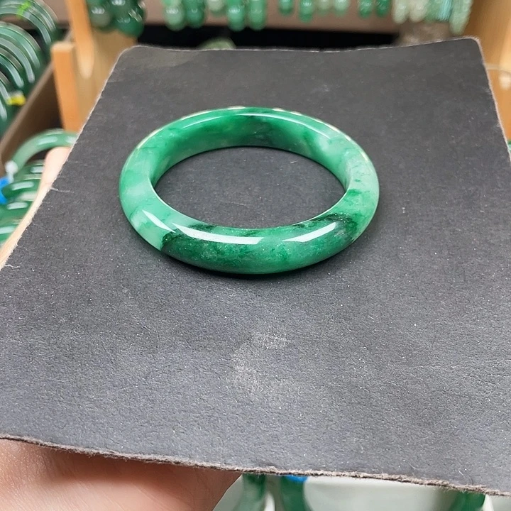 未镶嵌手镯石英质玉