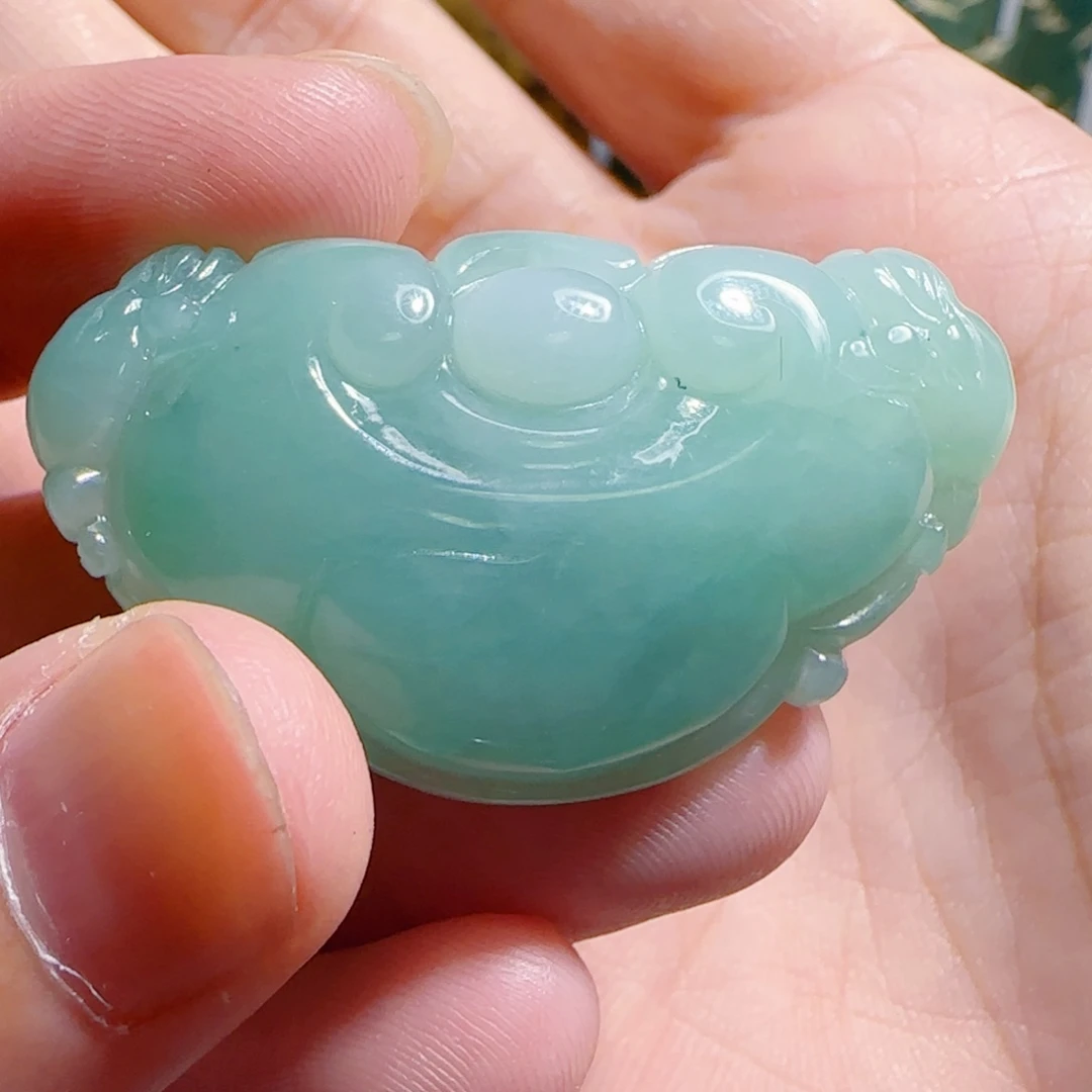 翡翠未镶嵌颈饰如意