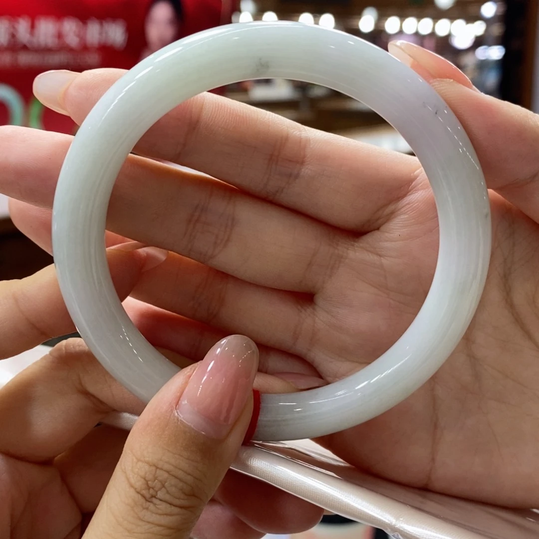 翡翠手镯未镶嵌翡翠