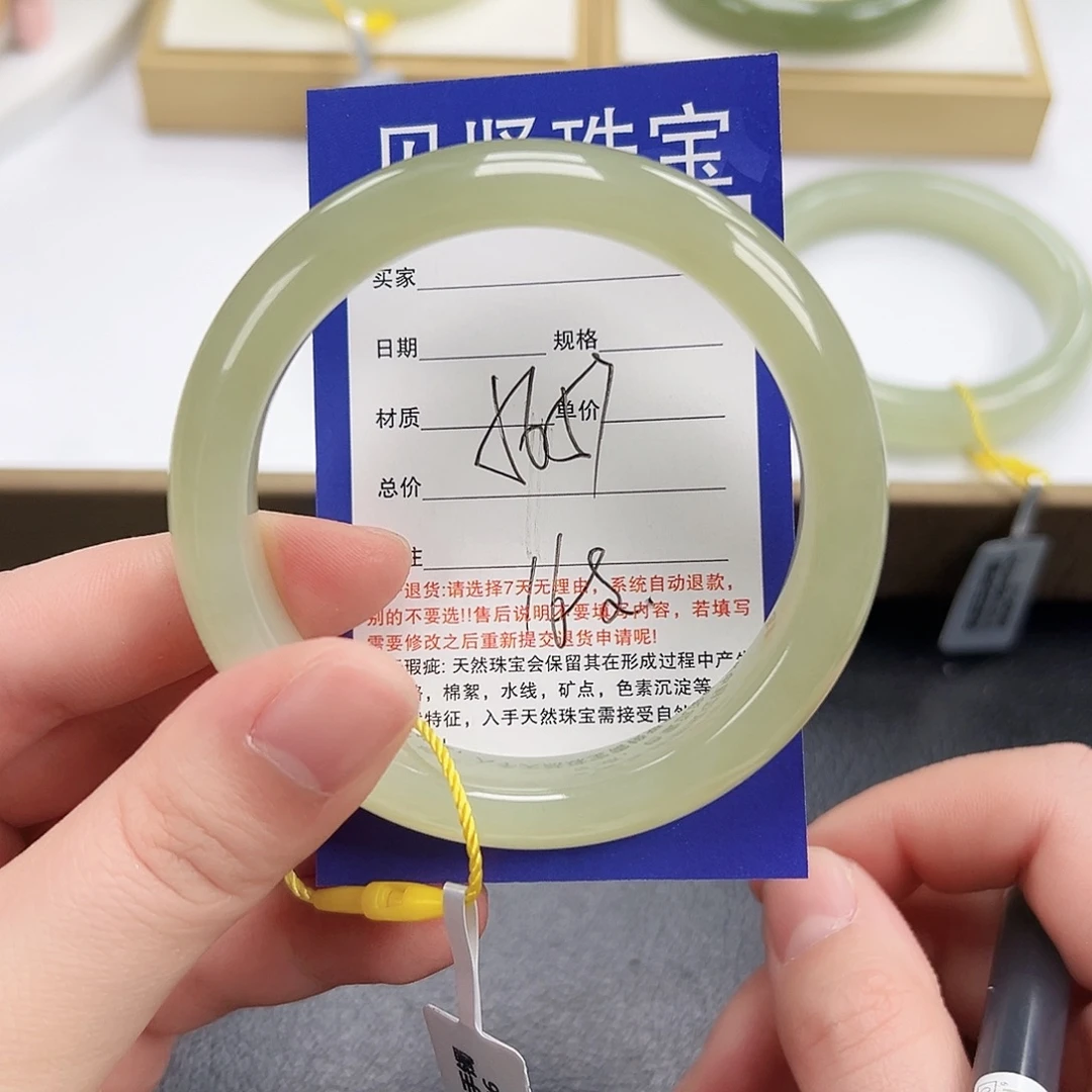 和田玉未镶嵌手镯