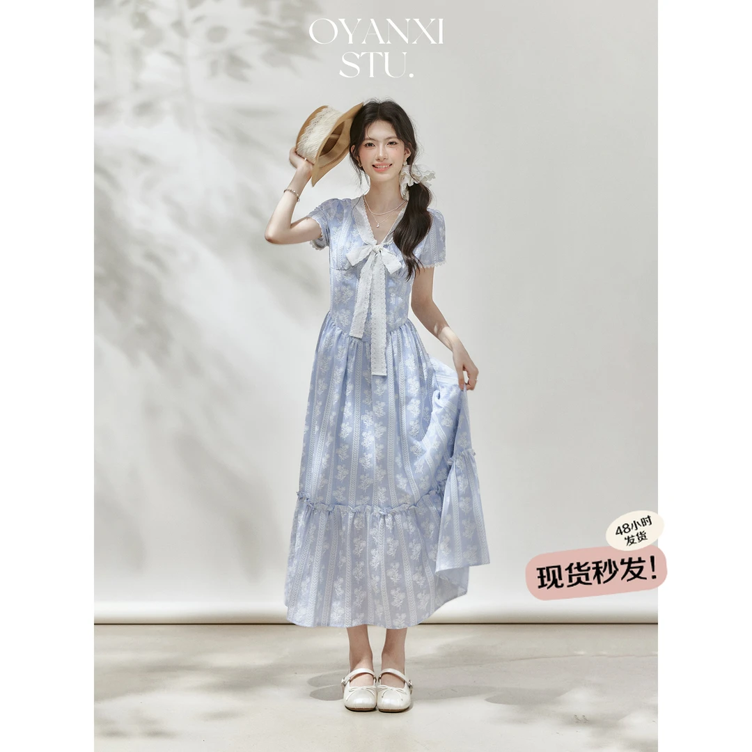 欧阳喜《春日梨泰院》蓝色碎花连衣裙女蝴蝶结短袖收腰海边度假裙