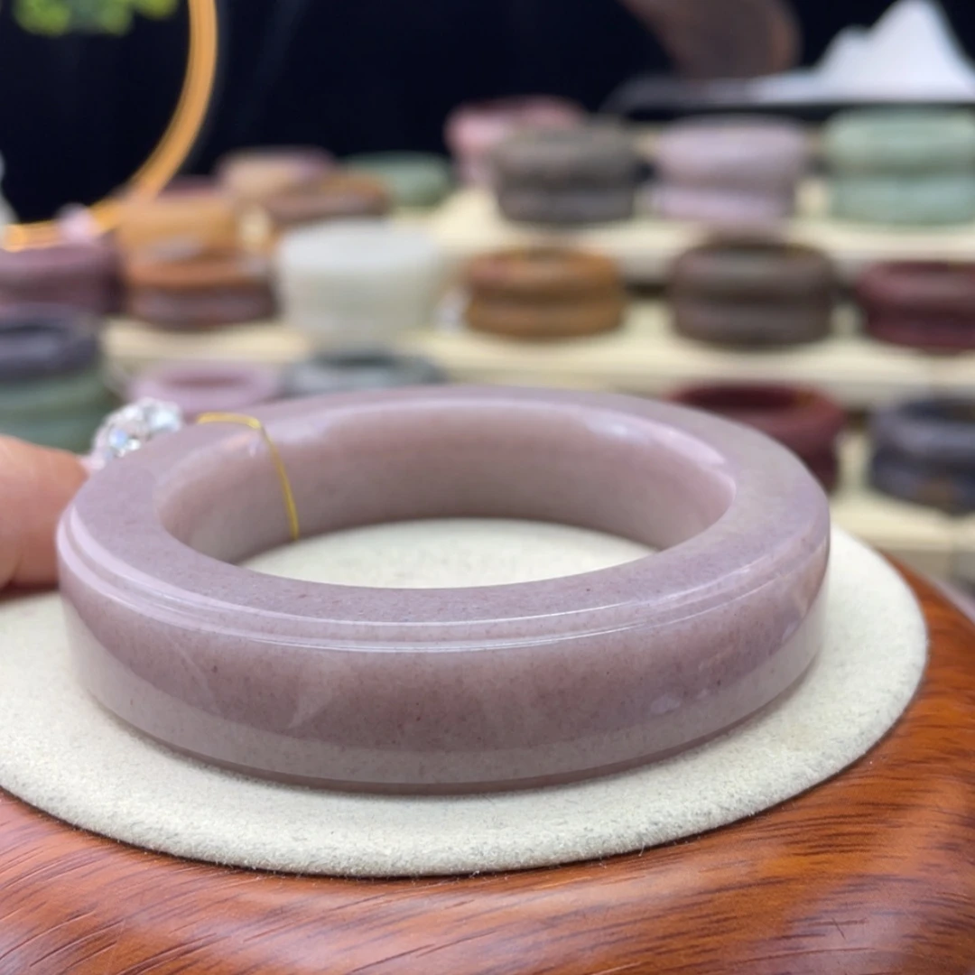 【闪购商品】石英质玉手镯未镶嵌招****?