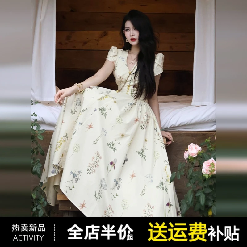 法式茶歇V领碎花连衣裙子女夏季2025新款气质高级感绝美收腰长裙
