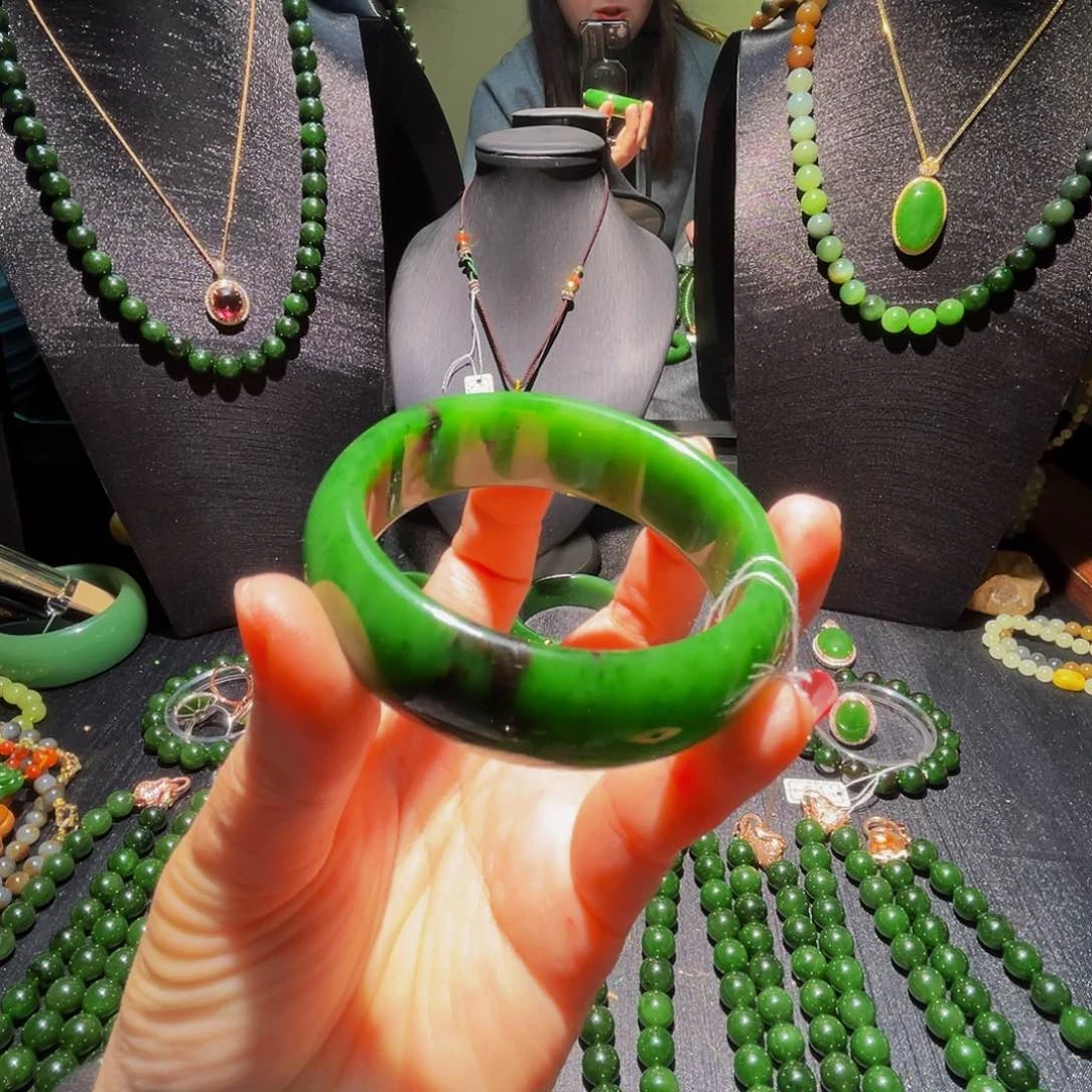 未镶嵌手镯和田玉俄七聚红皮