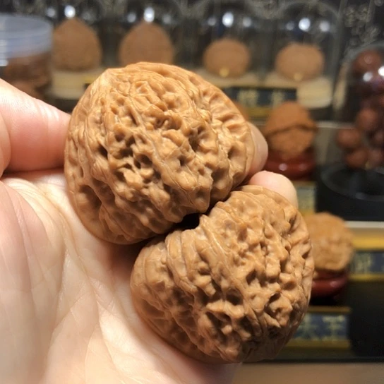 三角桩：平谷凹底