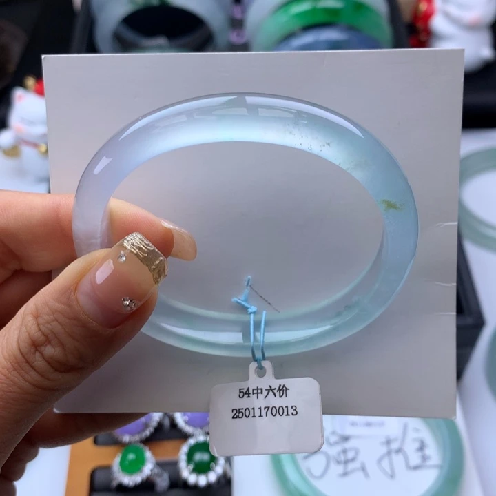 翡翠手镯未镶嵌贵妃
