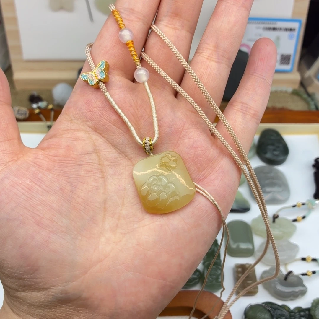 颈饰未镶嵌和田玉