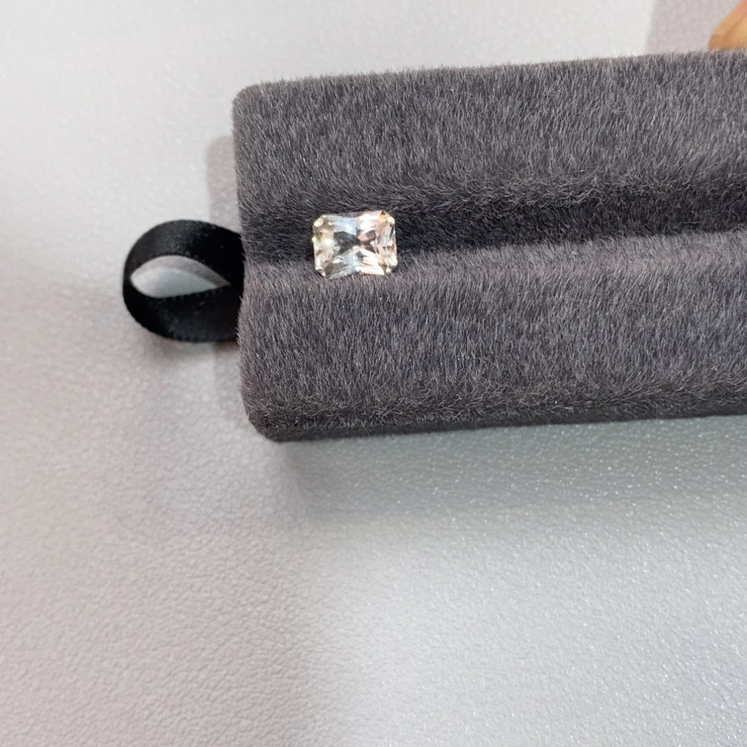 绿柱石（摩根石）裸石未镶嵌1.4克拉